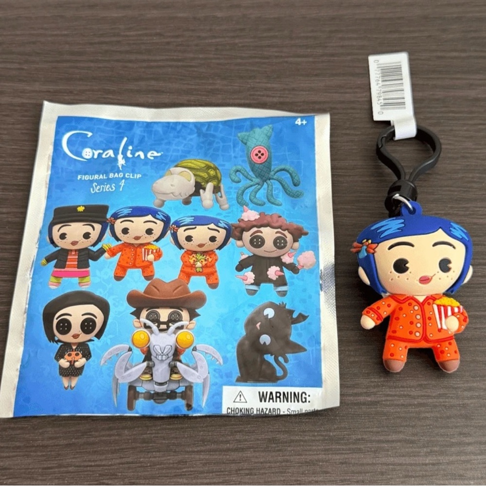 Coraline Series 4 Figural Bag Clip Keychain - Coraline with Popcorn